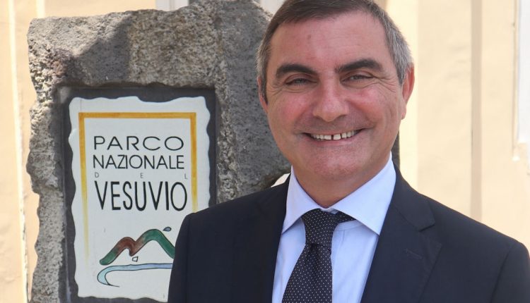 Vesuvio, il Presidente chiede aiuto ai sindaci per la tutela del Parco: una lettera ai 13 primi cittadini dei comuni che compongono l’ente