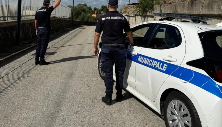 A Portici i vigili urbani arrestano un ladro seriale, la soddisfazione del sindaco Cuomo