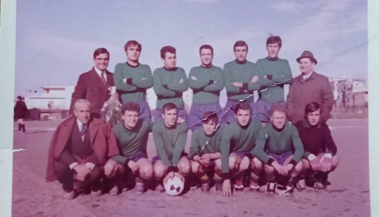 Mario Iaccarino e Gennaro Autiero, ex centrocampisti e veri pilastri del San Giorgio Calcio tra gli anni 60 e 80, ricordati in città: ecco le maglie commemorative