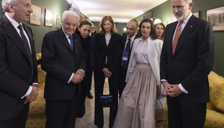 I cammei regalati al Re di Spagna Felipe VI e al Presidente Sergio Mattarella, sono a firma di Aucella, marchio storico di Torre del Greco