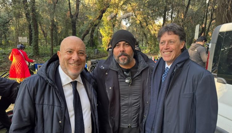 Portici come Cinecittà: Marco D’Amore tra corso Garibaldi e il Bosco della Reggia sta girando “Gomorra – le origini”